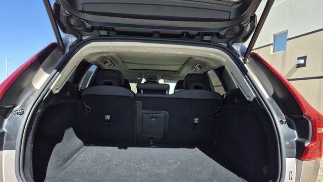 2025 Volvo XC60 B5 Plus Dark Theme