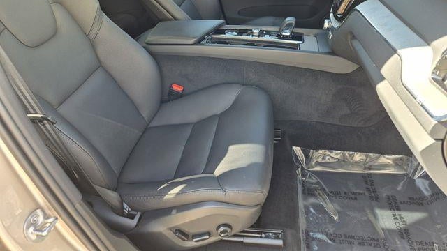 2025 Volvo XC60 B5 Plus Dark Theme