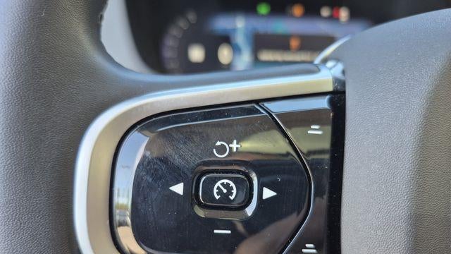 2025 Volvo XC60 B5 Plus Dark Theme