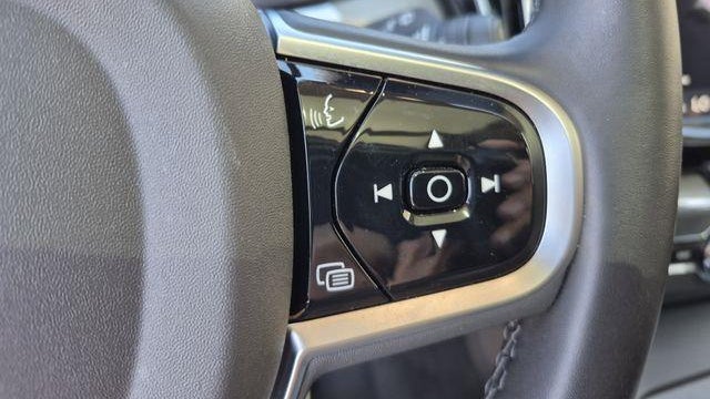 2025 Volvo XC60 B5 Plus Dark Theme