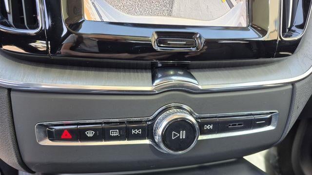 2025 Volvo XC60 B5 Plus Dark Theme