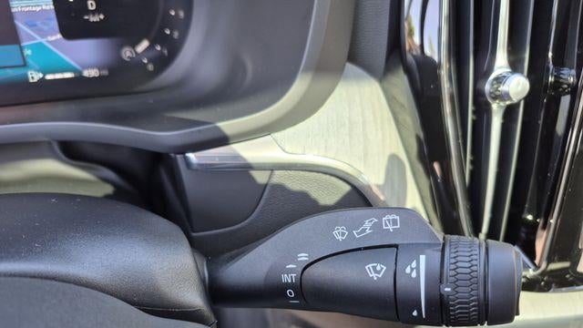 2025 Volvo XC60 B5 Plus Dark Theme