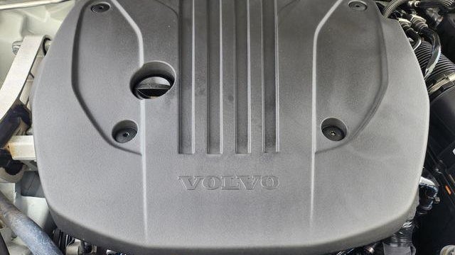 2025 Volvo XC60 B5 Plus Dark Theme