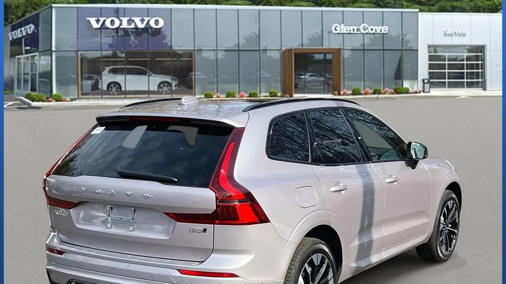 2026 Volvo XC60 B5 Plus
