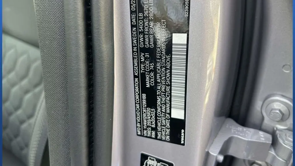 2026 Volvo XC60 B5 Plus