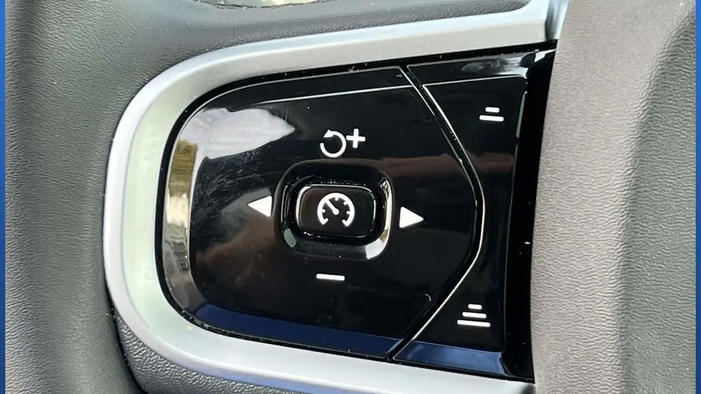 2026 Volvo XC60 B5 Plus