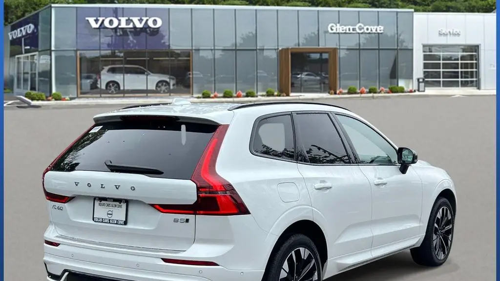2026 Volvo XC60 B5 Plus