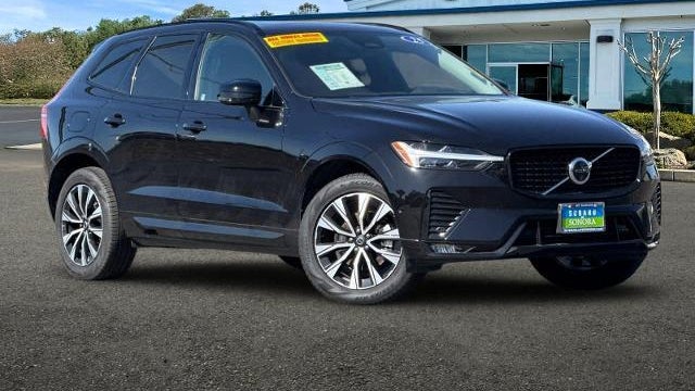 2025 Volvo XC60 B5 Plus Dark Theme