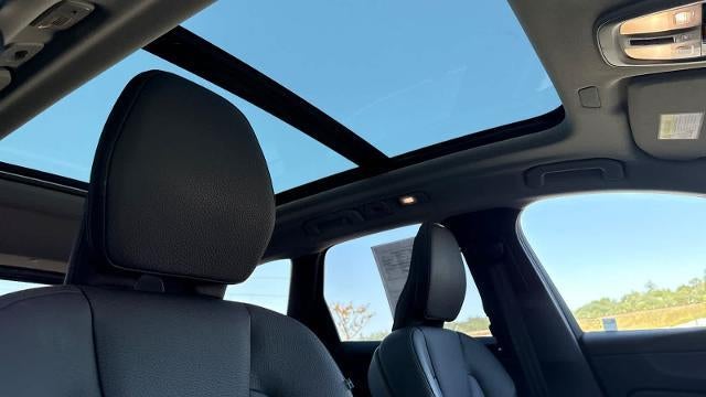 2025 Volvo XC60 B5 Plus Dark Theme
