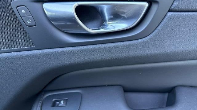2025 Volvo XC60 B5 Plus Dark Theme