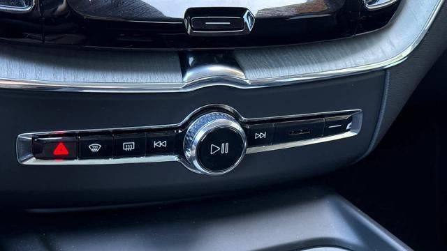 2025 Volvo XC60 B5 Plus Dark Theme