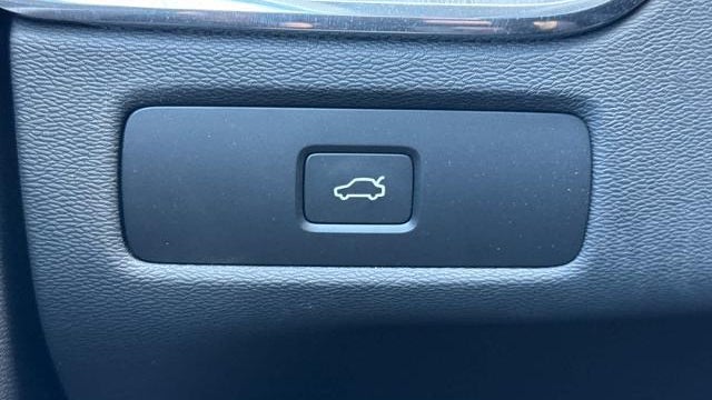2025 Volvo XC60 B5 Plus Dark Theme
