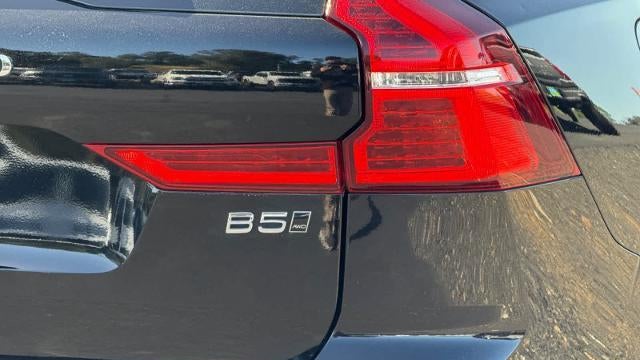 2025 Volvo XC60 B5 Plus Dark Theme