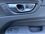 2025 XC60 Thumbnail 19