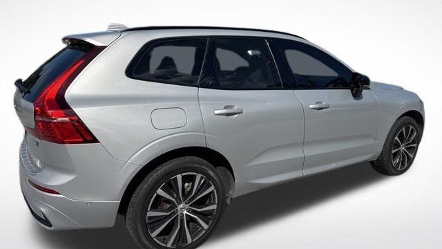 2025 Volvo XC60 B5 Plus Dark Theme