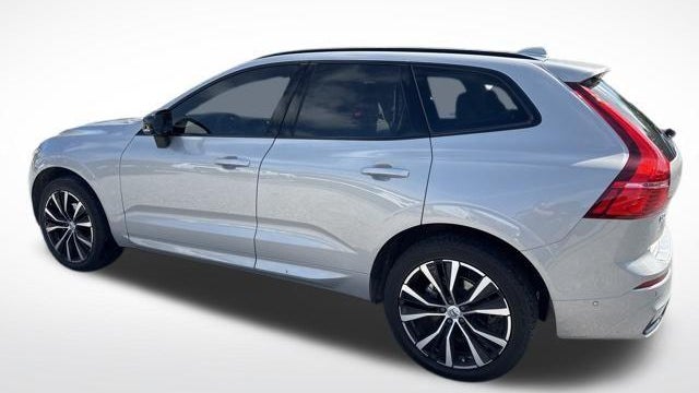 2025 Volvo XC60 B5 Plus Dark Theme