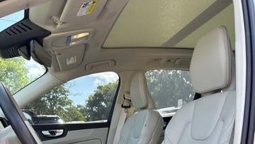 2025 Volvo XC60 B5 Plus Dark Theme