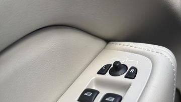 2025 Volvo XC60 B5 Plus Dark Theme