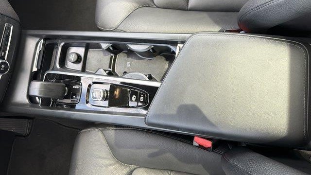 2025 Volvo XC60 B5 Plus Dark Theme