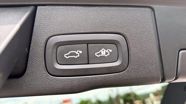 2025 Volvo XC60 B5 Plus Dark Theme