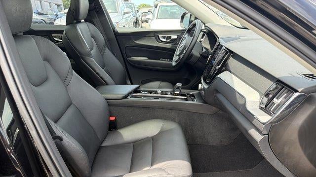 2025 Volvo XC60 B5 Plus Dark Theme