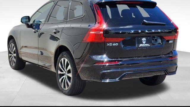 2025 Volvo XC60 B5 Plus Dark Theme