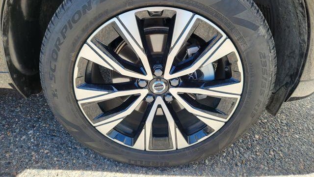 2025 Volvo XC60 B5 Plus Dark Theme