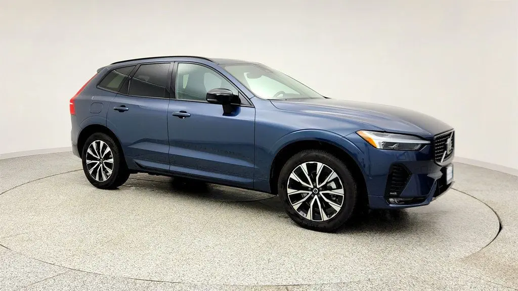 2025 Volvo XC60 B5 Plus Dark Theme