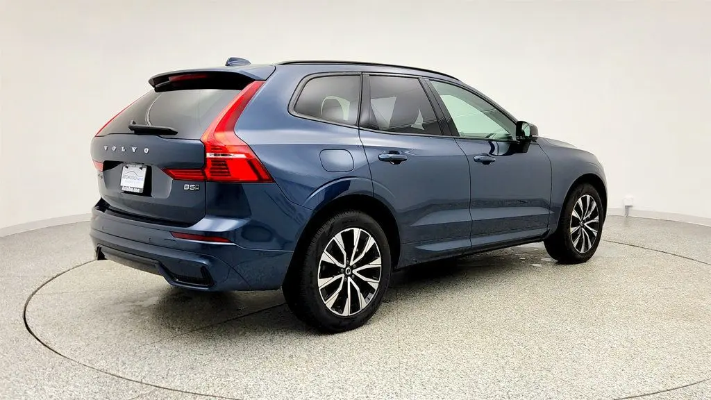 2025 Volvo XC60 B5 Plus Dark Theme
