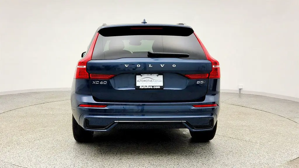 2025 Volvo XC60 B5 Plus Dark Theme