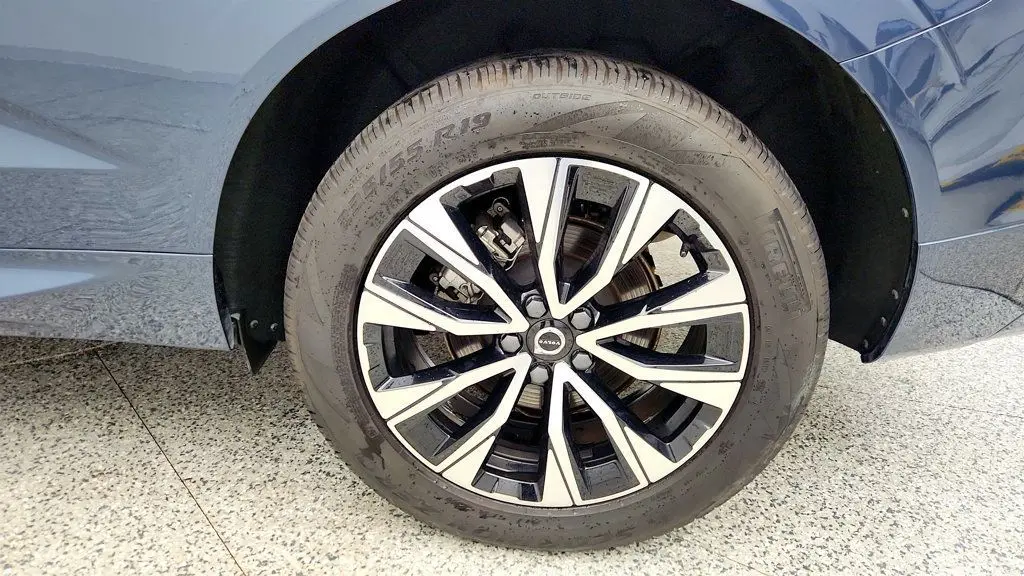 2025 Volvo XC60 B5 Plus Dark Theme