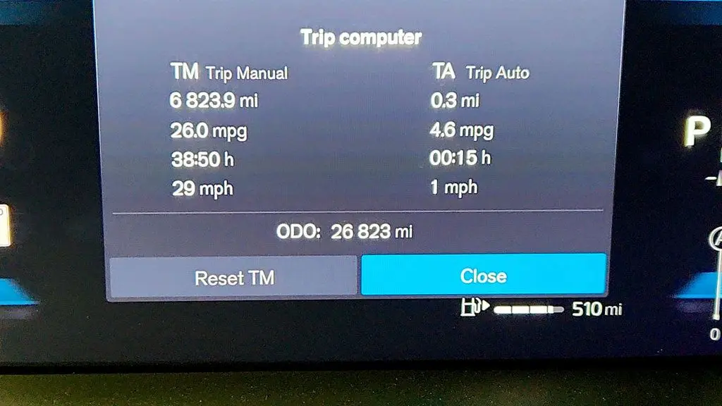 2025 Volvo XC60 B5 Plus Dark Theme