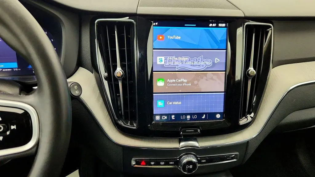 2025 Volvo XC60 B5 Plus Dark Theme