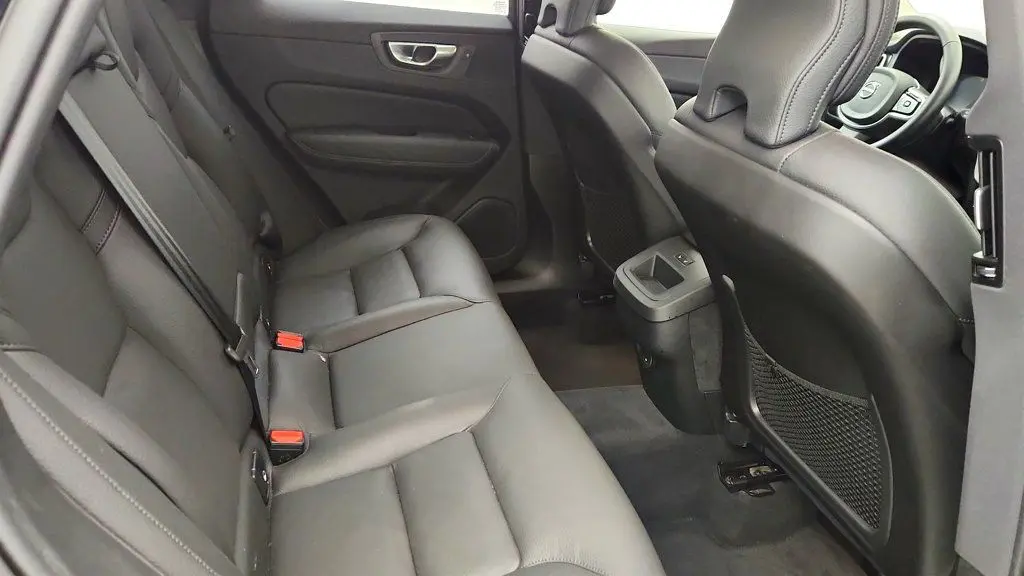 2025 Volvo XC60 B5 Plus Dark Theme