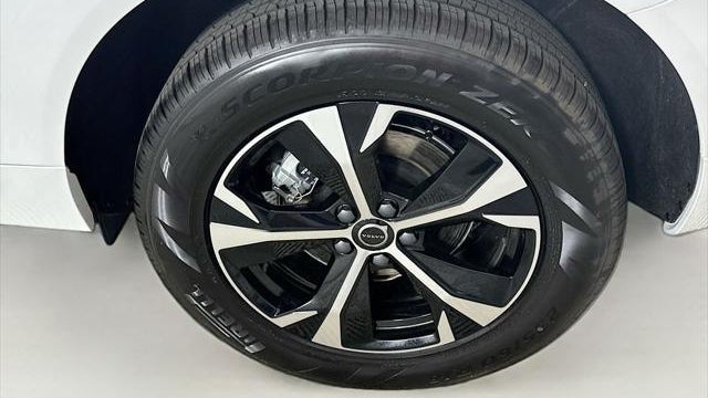 2026 Volvo XC60 B5 Core