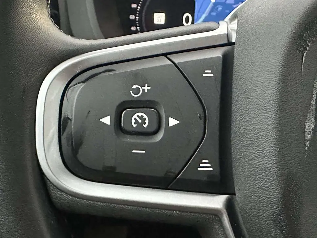 2025 Volvo XC60 - $38,300
