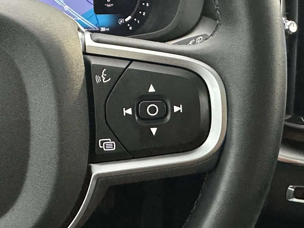 2025 Volvo XC60 - $38,300