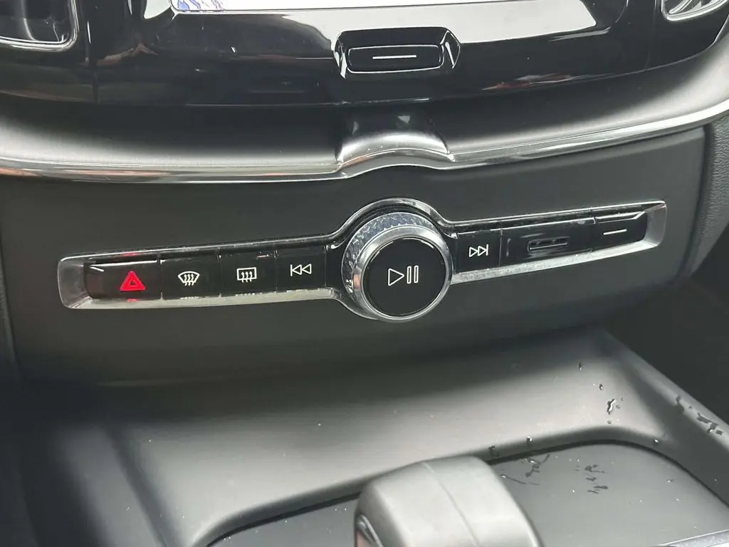 2025 Volvo XC60 - $38,300