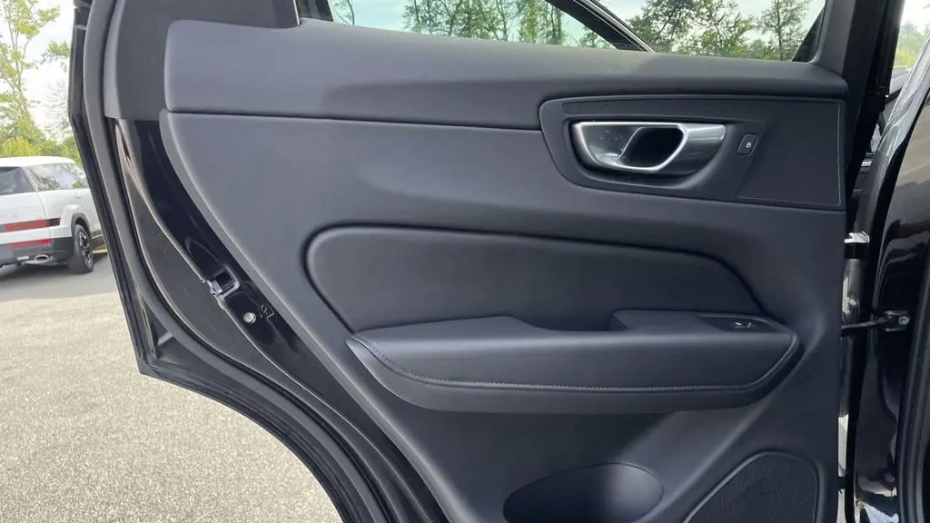 2025 Volvo XC60 B5 Core Dark Theme