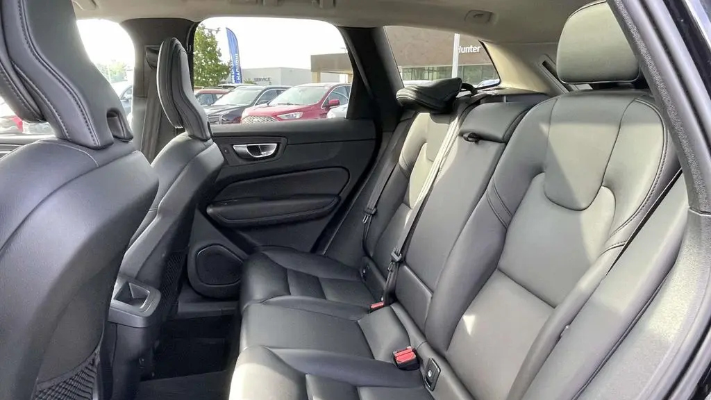 2025 Volvo XC60 B5 Core Dark Theme