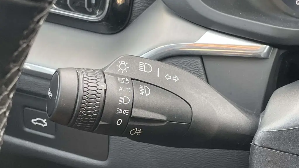 2025 Volvo XC60 B5 Core Dark Theme