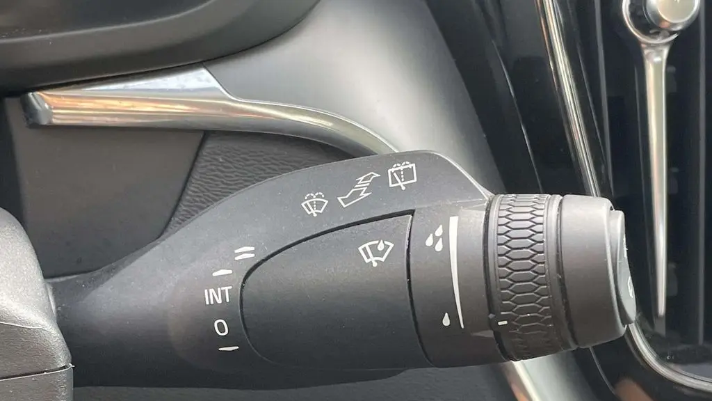 2025 Volvo XC60 B5 Core Dark Theme