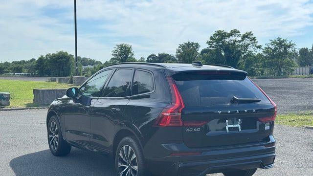 2025 Volvo XC60 B5 Core Dark Theme