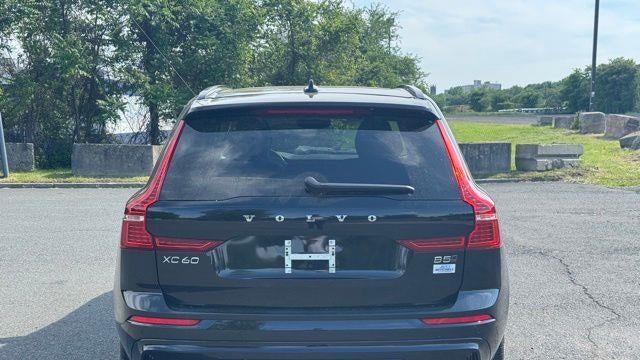 2025 Volvo XC60 B5 Core Dark Theme