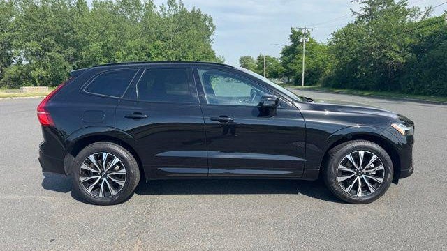 2025 Volvo XC60 B5 Core Dark Theme