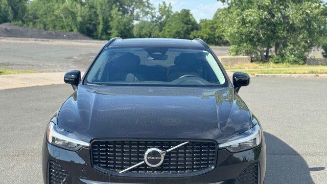2025 Volvo XC60 B5 Core Dark Theme