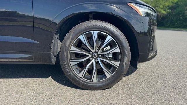 2025 Volvo XC60 B5 Core Dark Theme