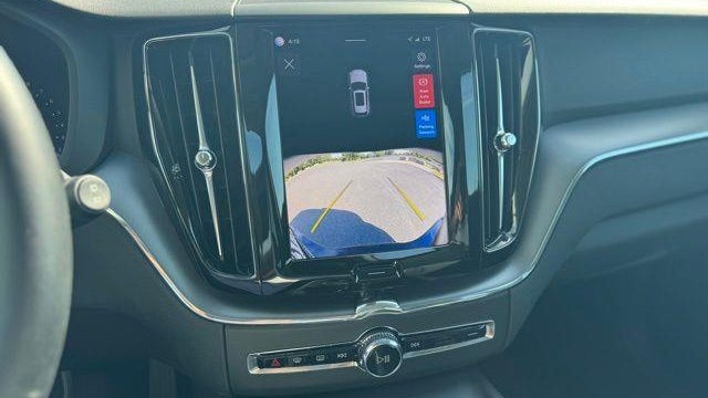 2025 Volvo XC60 B5 Core Dark Theme