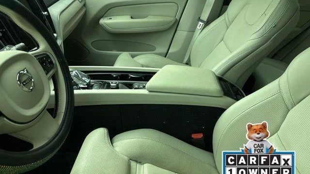 2025 Volvo XC60 B5 Ultra Dark Theme