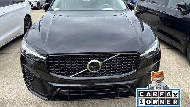 2025 Volvo XC60 B5 Ultra Dark Theme
